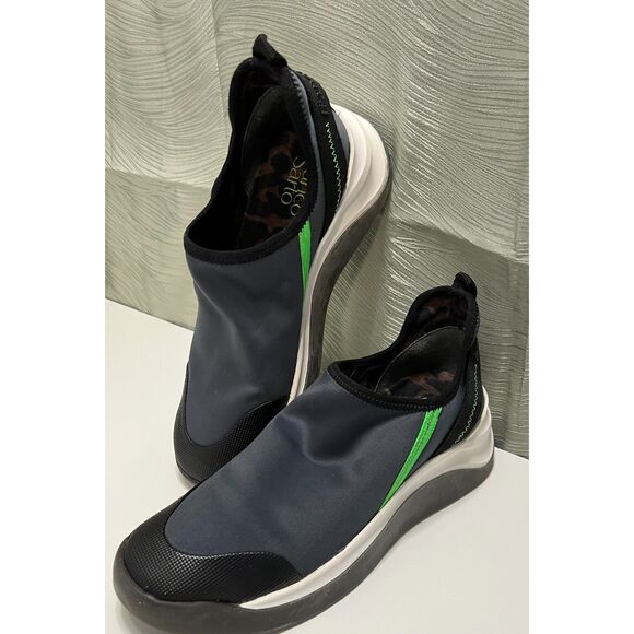 Franco Sarto Mendora slip-on sneakers. Size 7(W), 5(UK), 38 (EUR) - Picture 1 of 8